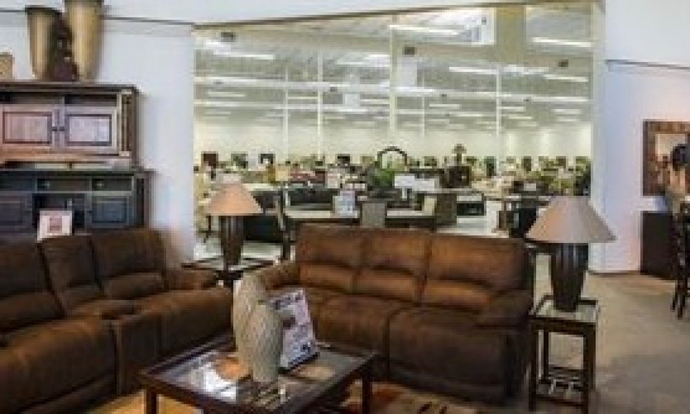 Rooms to deals go warehouse sale